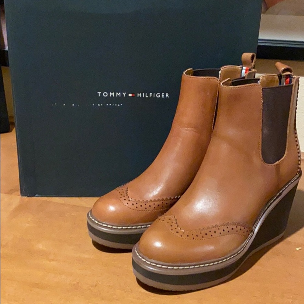 *BNIB* Tommy Hilfiger light brown Sirina boots